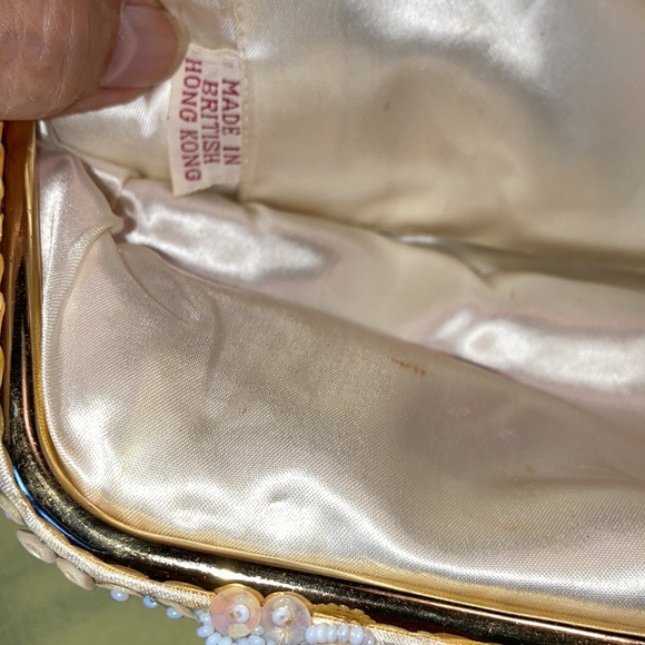 Vtg. BRITISH HONG KONG evening bag, 9 x 5 1/2 x 1 1/2” beaded white $58 - Picture 3 of 8